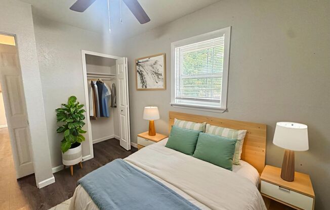 3 beds, 1 bath, 738 sqft, $1,195, Unit 207