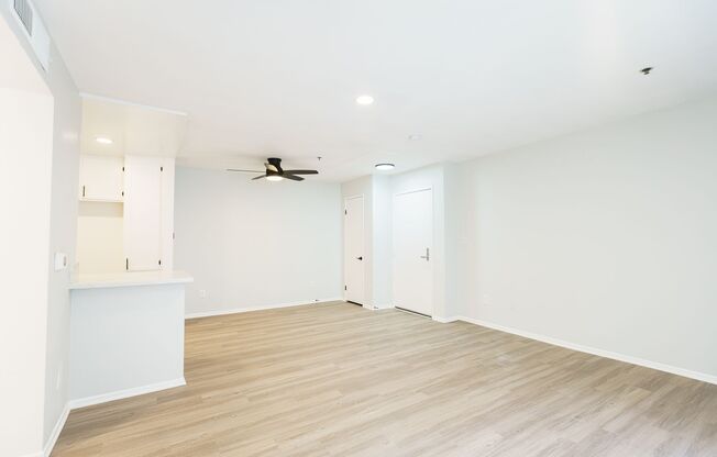 Studio, 1 bath, 700 sqft, $1,467, Unit 308