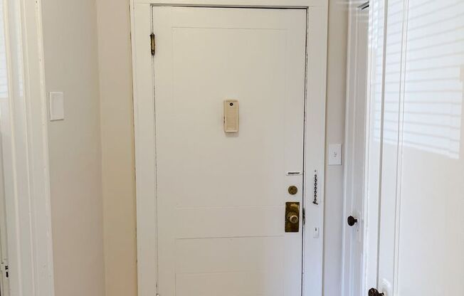 Studio, 1 bath, 450 sqft, $995, Unit 107