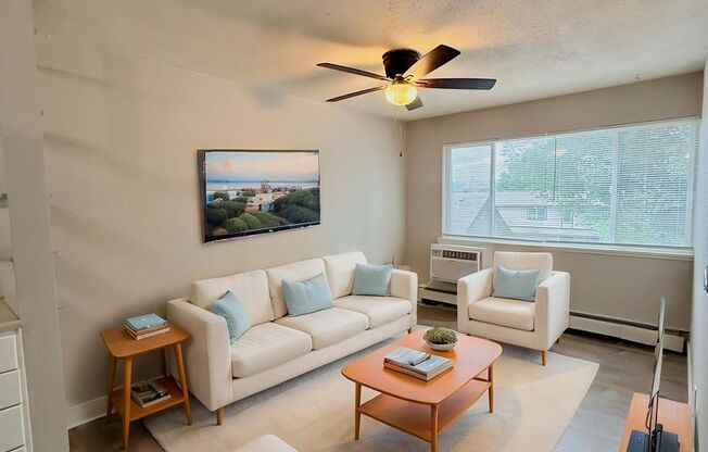 2 beds, 1 bath, 588 sqft, $1,095, Unit Unit 310