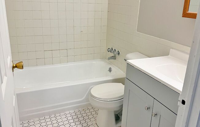 1 bed, 1 bath, 560 sqft, $825, Unit 615-12