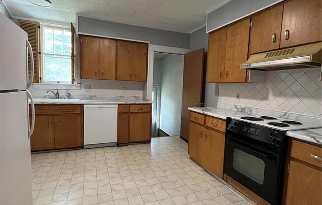 405 E 4 ST