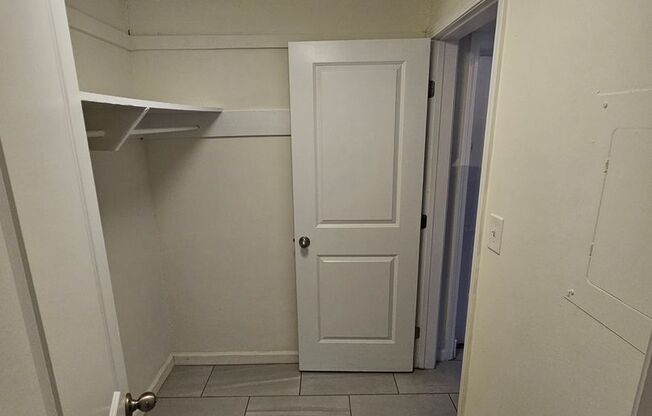 Studio, 1 bath, 550 sqft, $1,245, Unit D-5