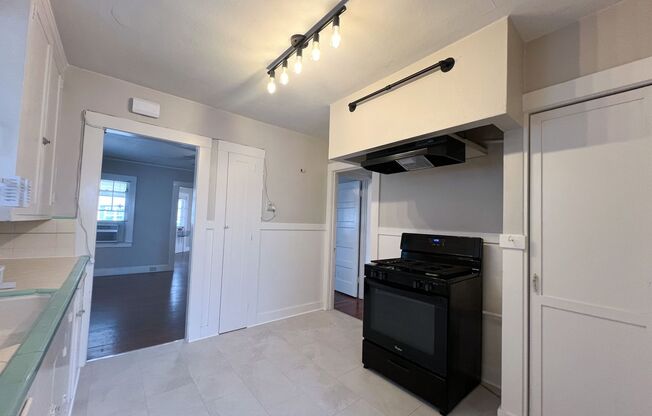 2 beds, 1 bath, $2,295