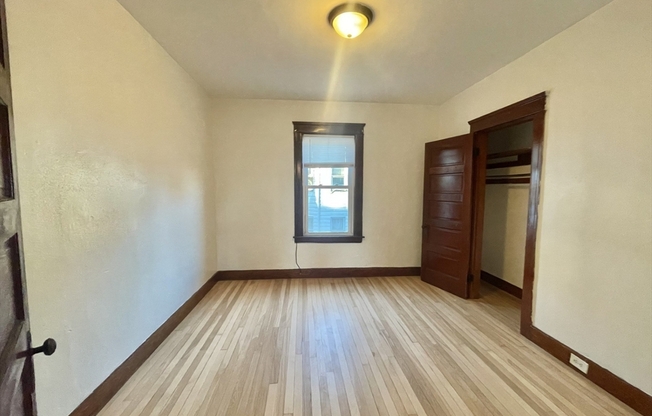 3 beds, 1 bath, 1,350 sqft, $2,100, Unit 3