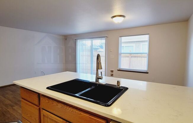 Newly Updated Townhouse in Tacoma!