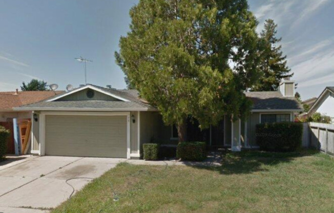 Spacious 4/2 Ranch (Avail 7/15) - Please reference ad for viewing requirements!