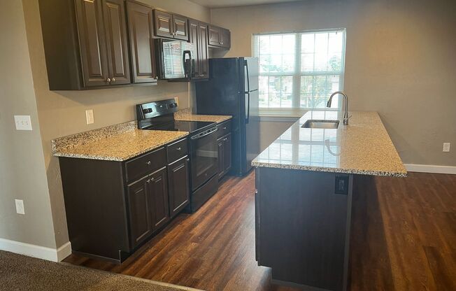 2 beds, 1 bath, 939 sqft, $1,250