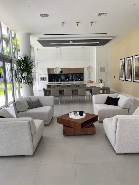 Avery Dania Pointe Apartments