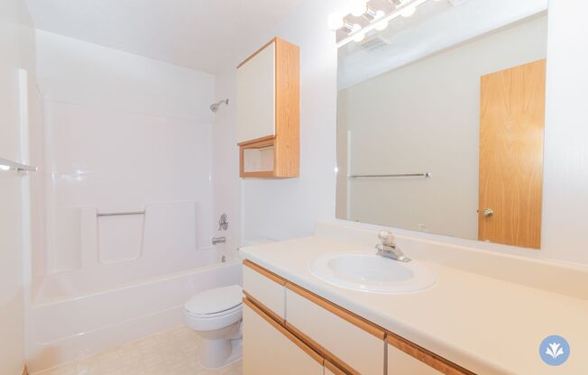 2 beds, 2 baths, 1,292 sqft, $1,599, Unit AL-31