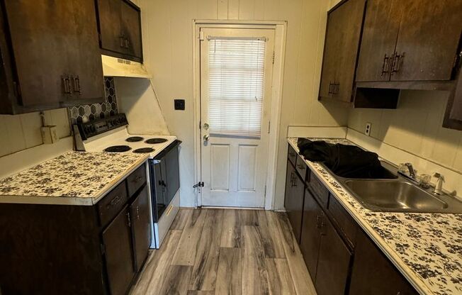 2 beds, 1 bath, 787 sqft, $750