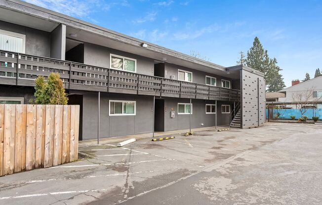 2 beds, 1 bath, 900 sqft, $1,495, Unit 112