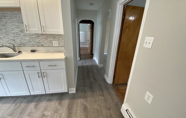 3 beds, 1 bath, $2,600, Unit 2