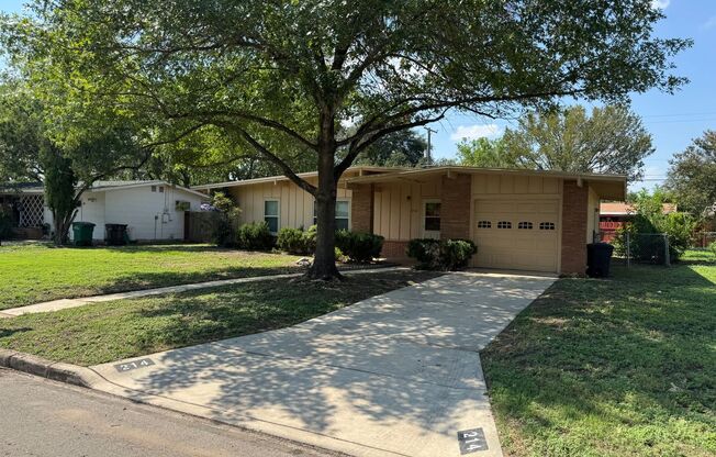 Welcome to this charming 3-bedroom, 1.5-bathroom home with easy access to FT. SAM, BAMC, RANDOLPH AFB, and the airport