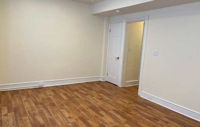 2 beds, 1 bath, $1,595, Unit 2nd Floor