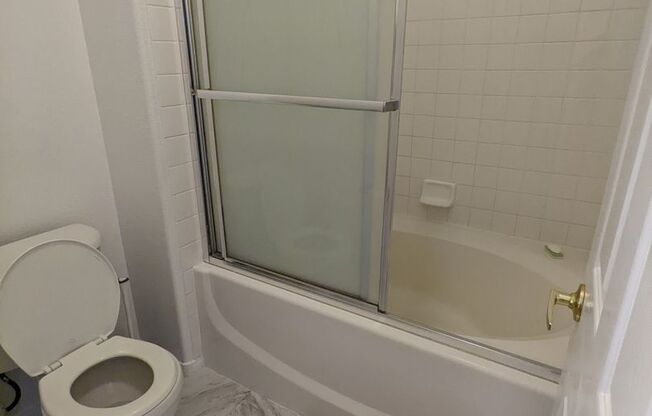 3 beds, 2 baths, $1,650, Unit # 203