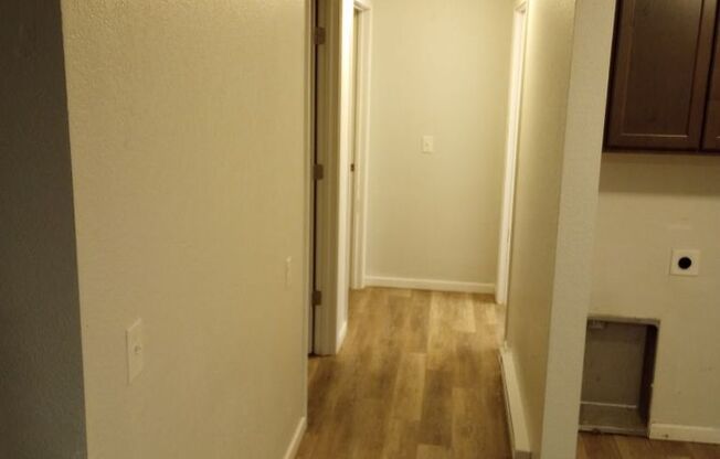 2 beds, 1 bath, 900 sqft, $650, Unit Unit #22