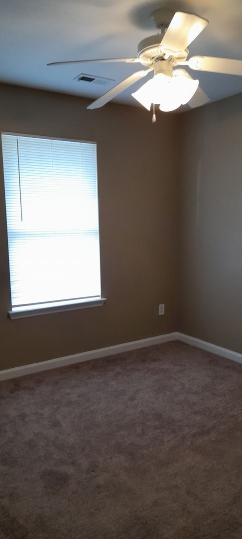 3 beds, 2.5 baths, 1,320 sqft, $1,400, Unit 1491 Shelby Circle