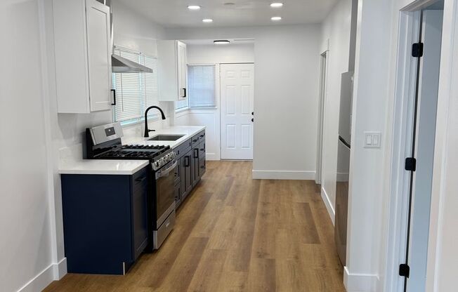 515-515 1/2  E. 21st Street
