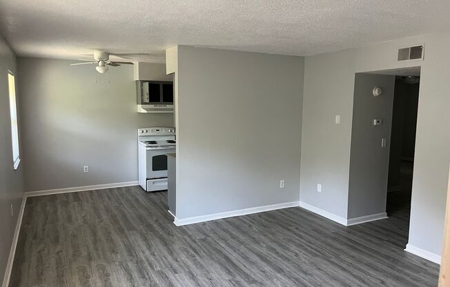 2 beds, 1 bath, $785