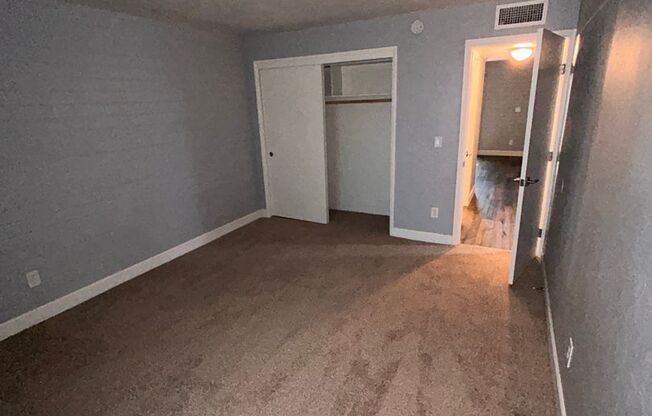 2 beds, 1 bath, 930 sqft, $1,109, Unit 009