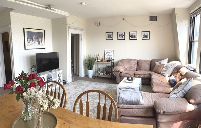 4 beds, 2 baths, 1,730 sqft, $7,400, Unit 701/702