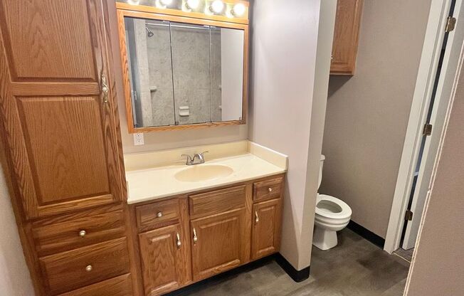 2 beds, 1 bath, 900 sqft, $949, Unit 232