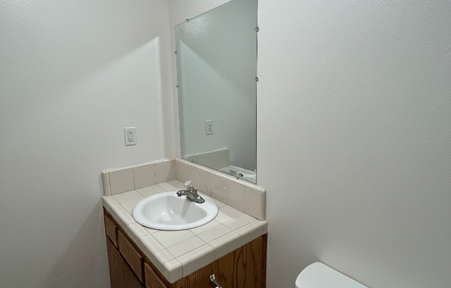 2 beds, 1 bath, 825 sqft, $1,350, Unit 140