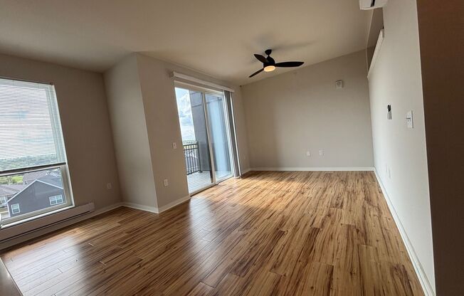 Studio, 1 bath, 585 sqft, $1,515, Unit 10025-304