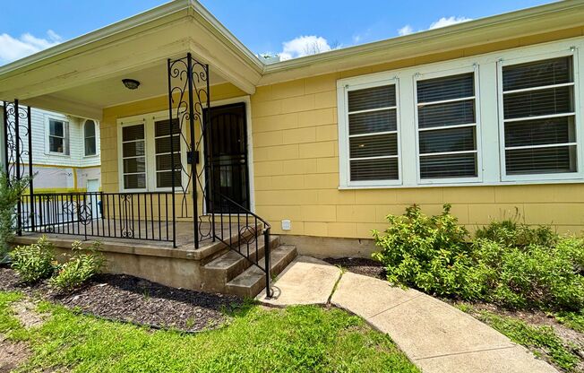 AMAZING 2 Bedroom / 1 Bath Home!