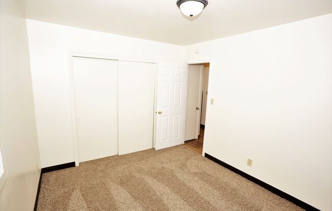 2 beds, 1 bath, $840, Unit 1111-4