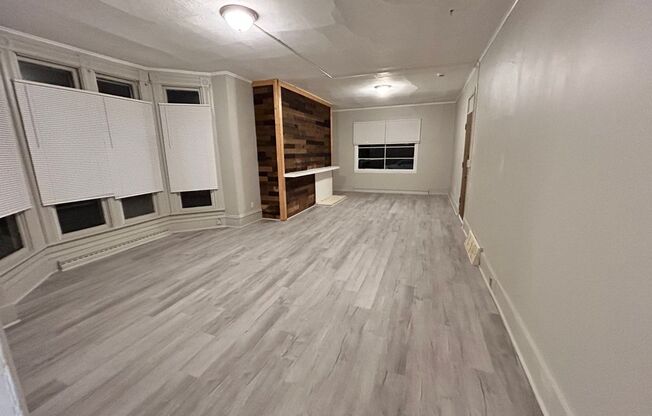 2 beds, 1 bath, 800 sqft, $850, Unit Apt 1