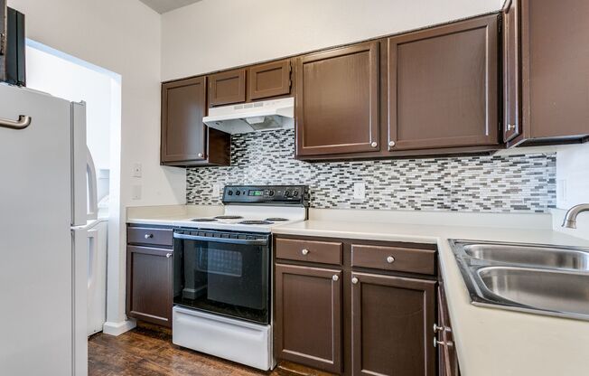 UPDATED 2-BEDROOM TOWNHOME AT NORTH PARK TOWNHOMES