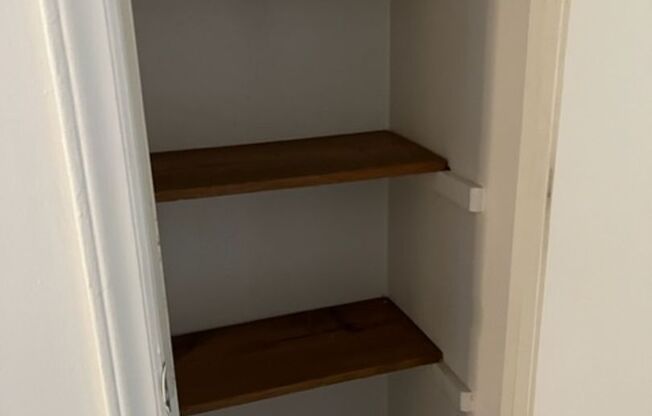 2 beds, 1 bath, 940 sqft, $1,100, Unit 184L