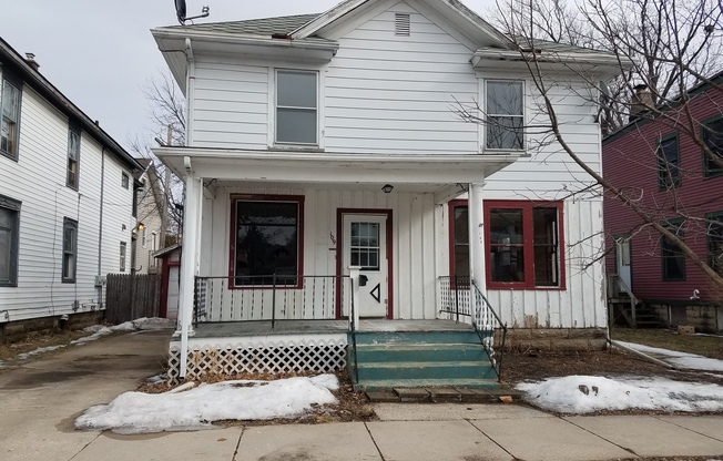 3 beds, 2 baths, $1,195