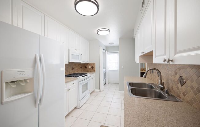 Price Reduced to $2,995 - Gorgeous updated 2 - level pristine townhome in Poway