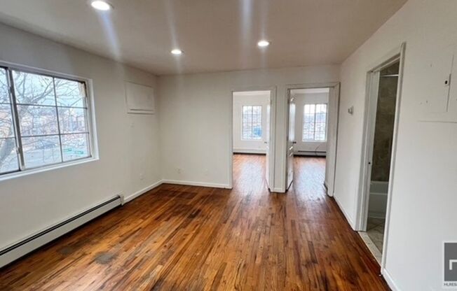 3 beds, 1 bath, $3,454, Unit 3