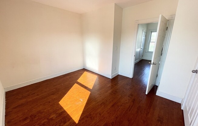 3 beds, 1 bath, $3,200, Unit 3