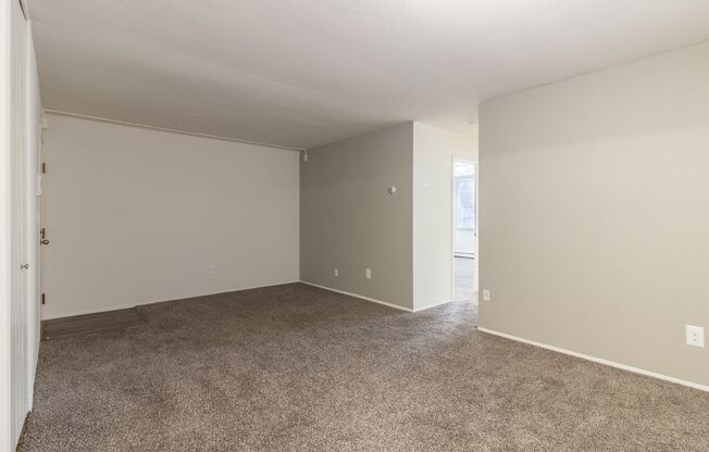 2 beds, 1.5 baths, 680 sqft, $1,350, Unit 317