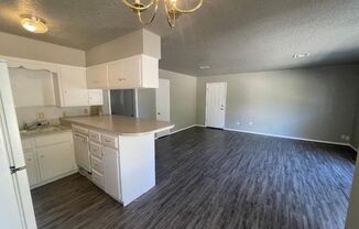 2 beds, 1 bath, $925