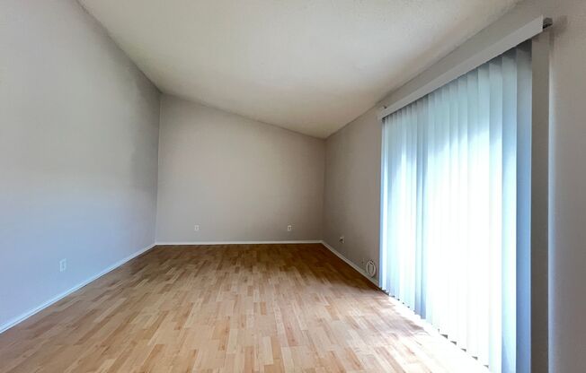 2 beds, 1 bath, 875 sqft, $1,430, Unit OCR-245