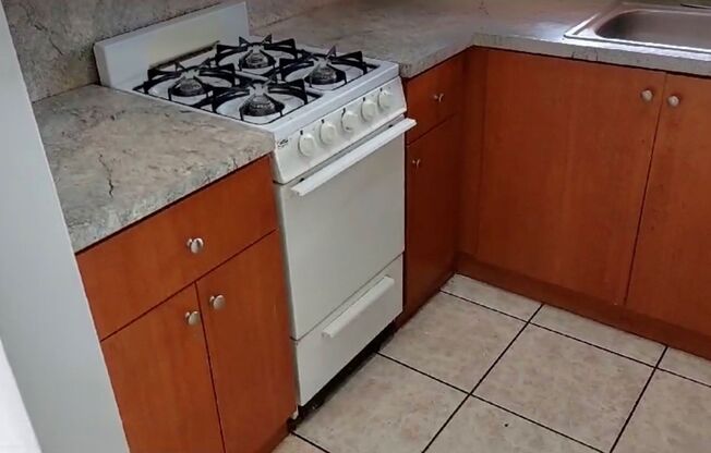 1 bed, 1 bath, 750 sqft, $1,750, Unit B14