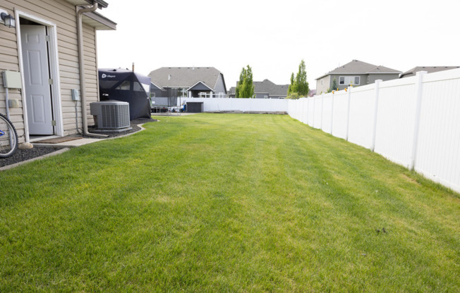 2275 W FREELAND DR