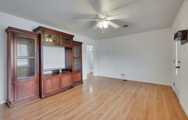 2 beds, 1 bath, $1,395