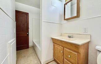 1 bed, 1 bath, $800, Unit 4