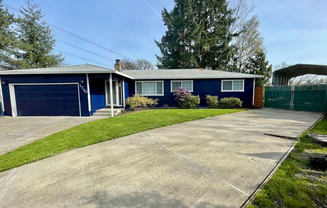 3Bd/2Ba Beaverton House with RV Parking and New Flooring!!! Washer/Dryer Included!!