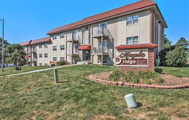 Omaha, NE Maple Ridge Apartments. Exterior