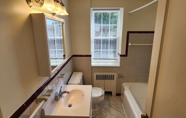 2 beds, 1 bath, 897 sqft, $2,335, Unit G-20