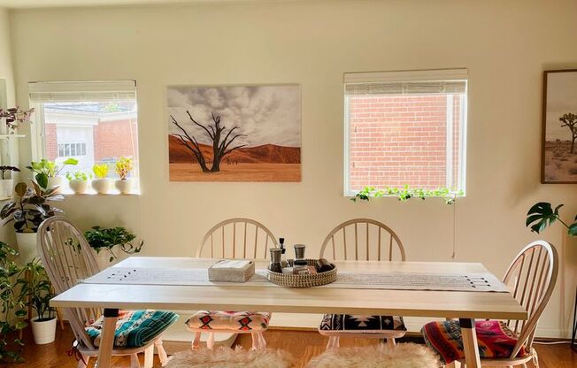 Stunning 4Bed 2bath House in Point Breeze! Available Furnished or not!