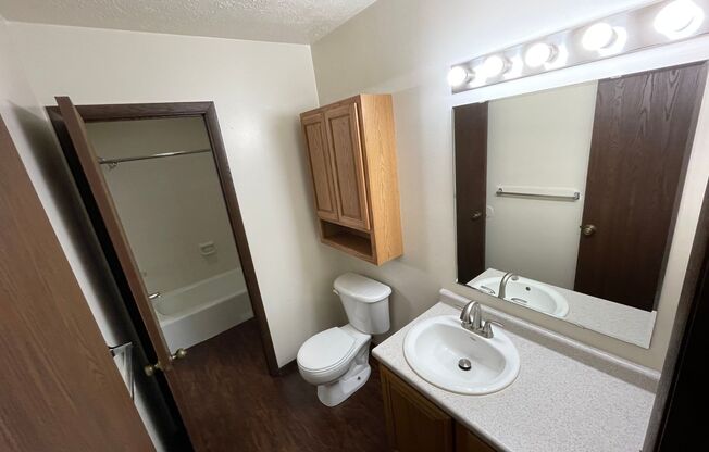 2 beds, 1.5 baths, 1,400 sqft, $1,175, Unit 900 N 21st - Apt. #6